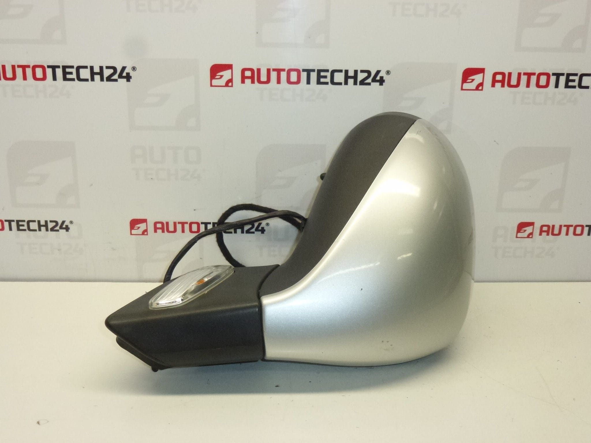 Right mirror Peugeot 207 EZRC 96806501XT 8149ZH | AUTOTECH24.EU